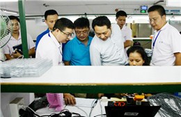 单位领导来金涞数据线生产厂参观工厂